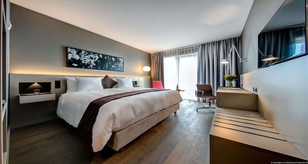 Modern Times Hotel, Vevey, A Tribute Portfolio