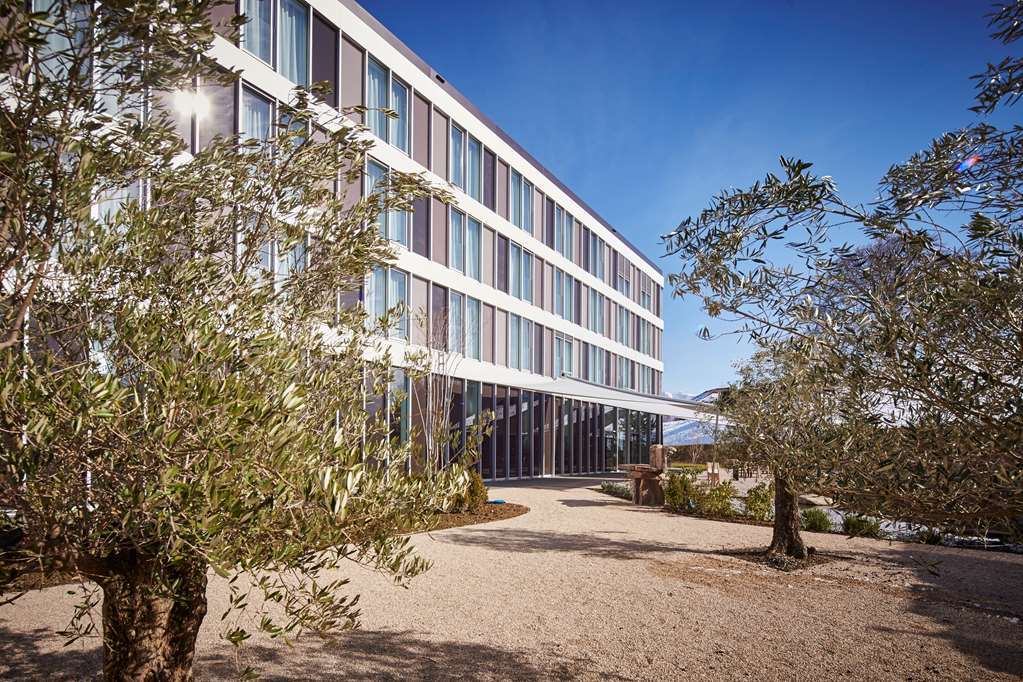 Modern Times Hotel, Vevey, A Tribute Portfolio